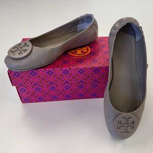 Tory Burch - Minnie Travel Ballet Flat in French Gray Leather, size 7